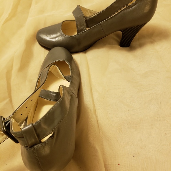 Dark Grey Bucco Round-toe Cross-Strap Heel - Picture 2 of 4